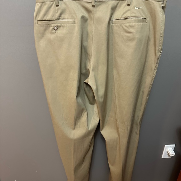 NIKE GOLF | Men’s 38 x 34 Beige Flat Front Golf Pants - Picture 6 of 12